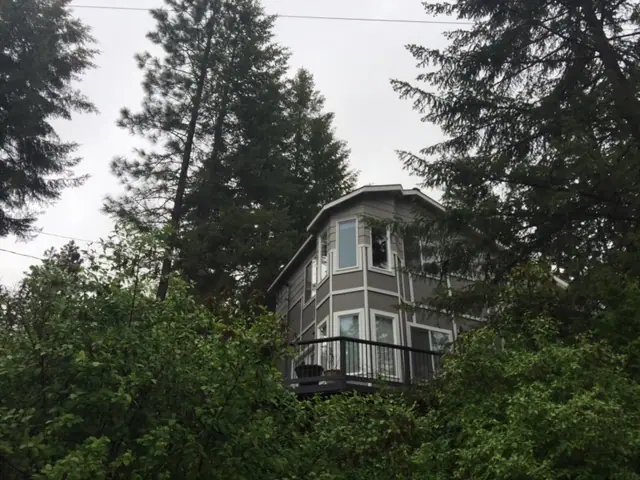 Cabin being torn down due to foundation failure.